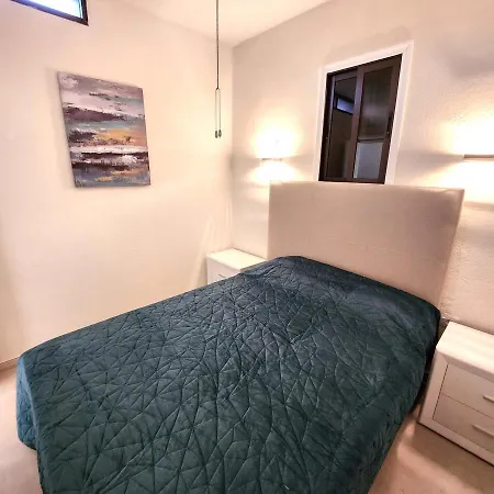 Apartment 1 Bedroom Apt With Sea Viewsk109 *